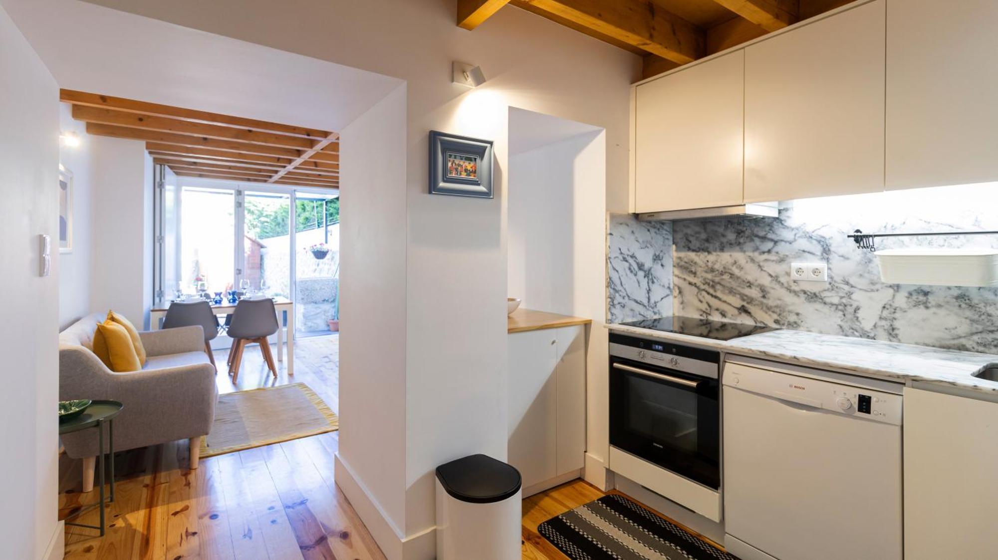City Center Duplex W Patio By Lovelystay Porto Luaran gambar