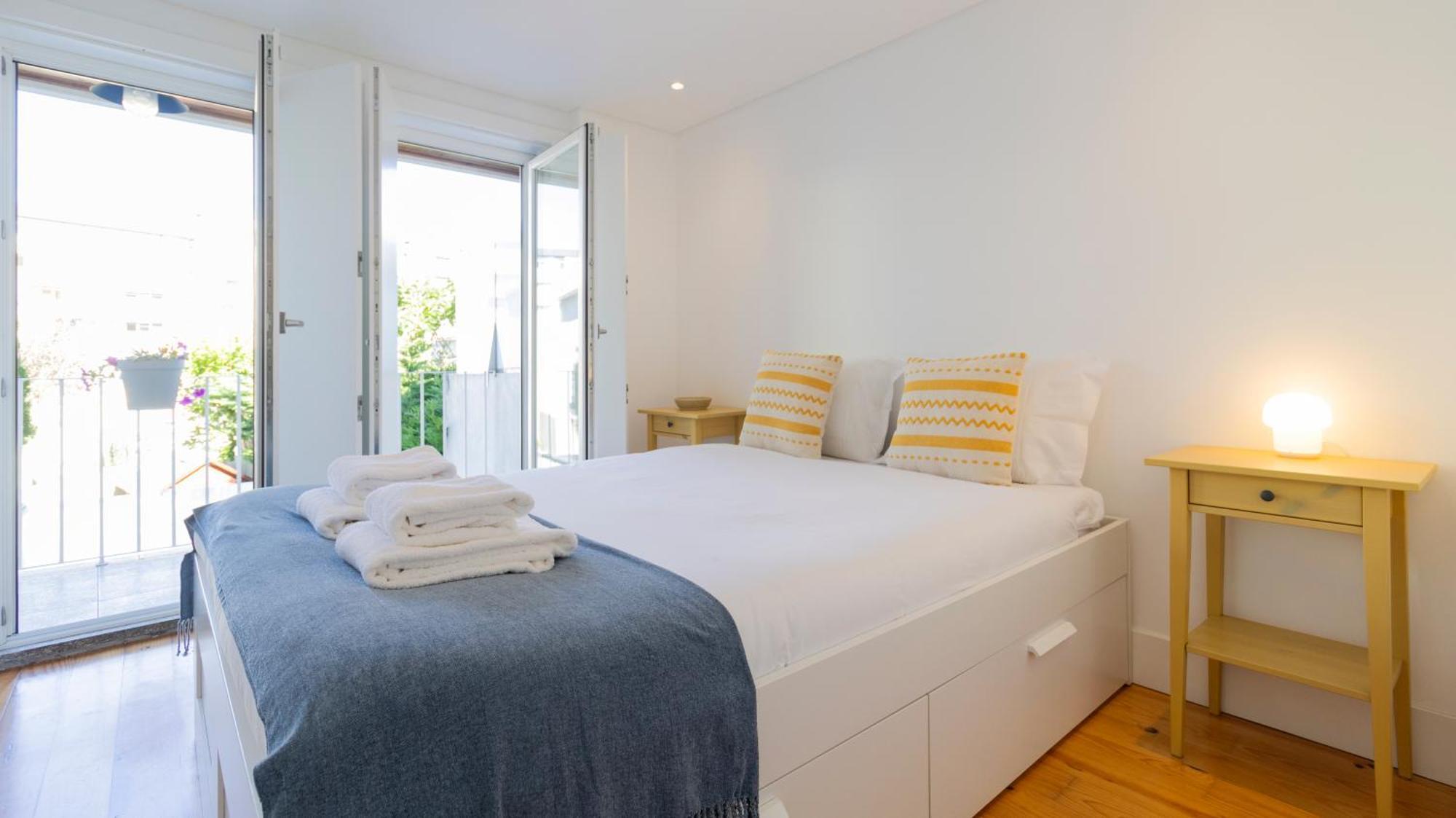 City Center Duplex W Patio By Lovelystay Porto Luaran gambar